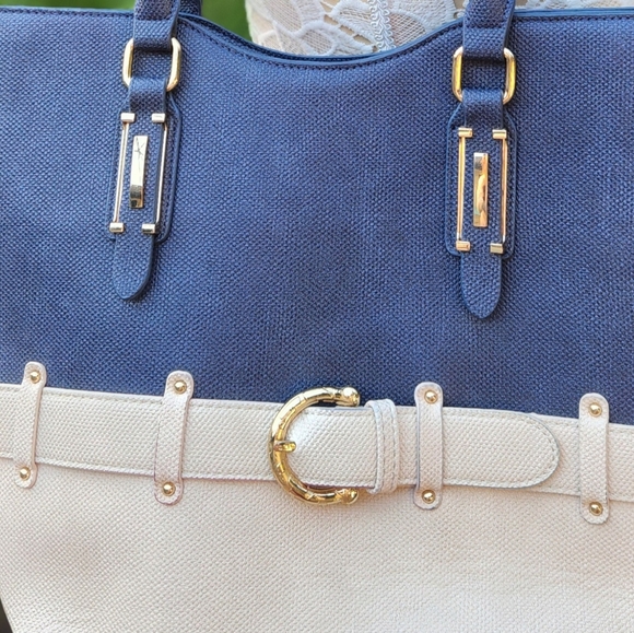 Gorgeous shoulder bag! GIVING Hamptons Vibes! Looks new! - Picture 5 of 6
